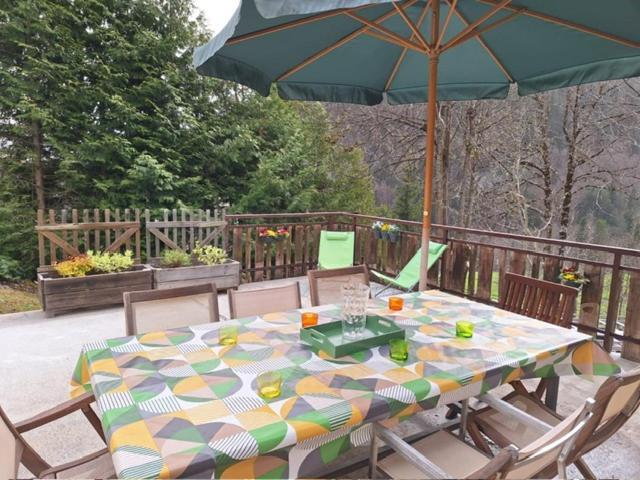 Apartment La Coufa, Spacieux Duplex En Chalet, Terrasse, Jardin, Vues Montagnes La Giettaz